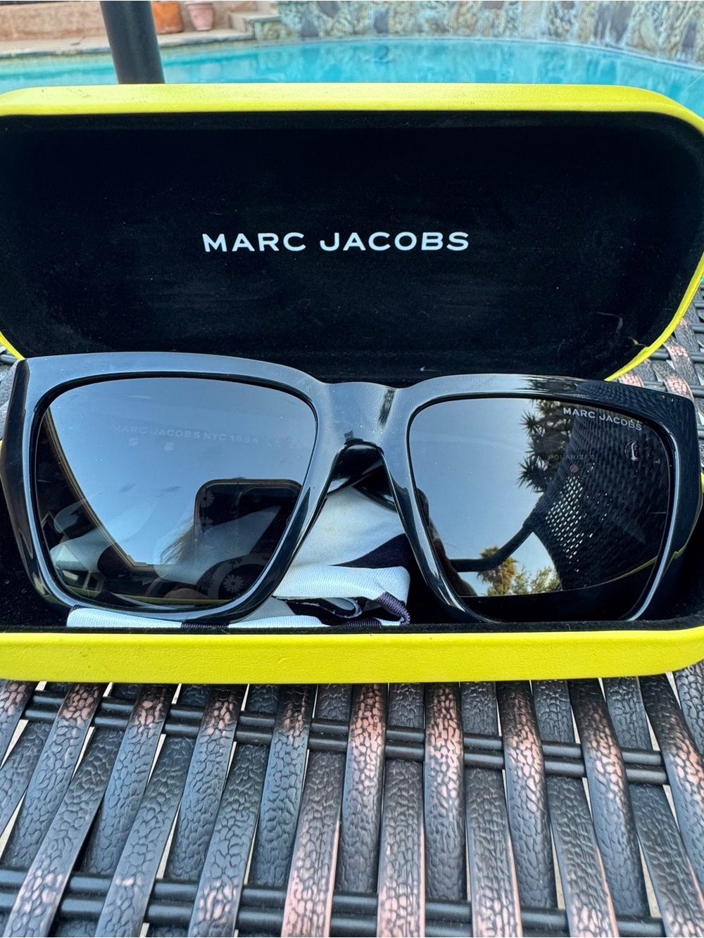Marc Jacobs MARC 646/S Polarized Oversized Black Sunglasses Gold Logo 57mm VGUC - Picture 2 of 16